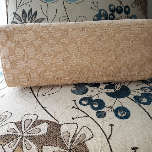 NEW Authentic Coach Hobo - Picture 5 of 7